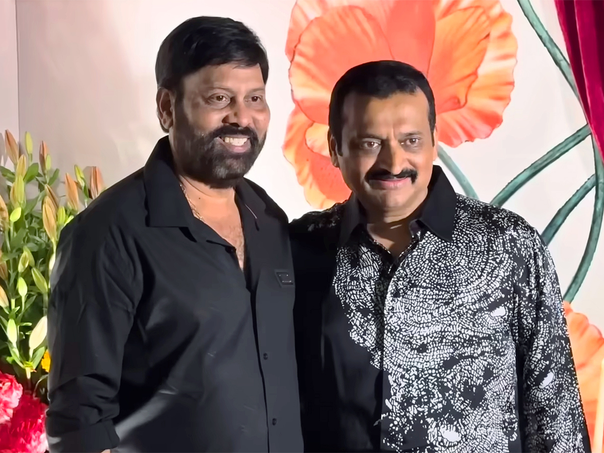 Diwali_202025_20Bash_20At_20Bandla_20Ganesh_20Residence_20Viral_20Photos_20Gose__20_2818_29.jpg 21