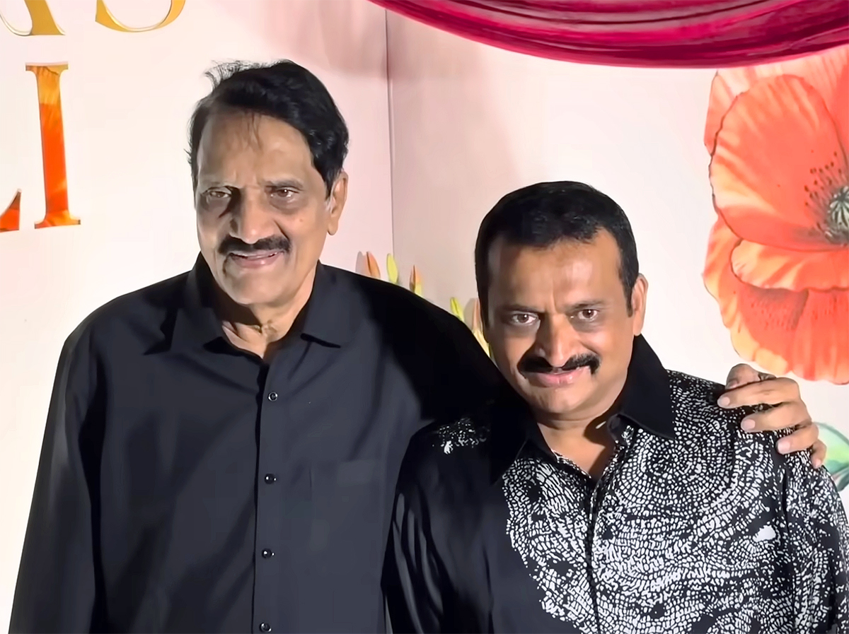 Diwali_202025_20Bash_20At_20Bandla_20Ganesh_20Residence_20Viral_20Photos_20Gose__20_2821_29.jpg 24