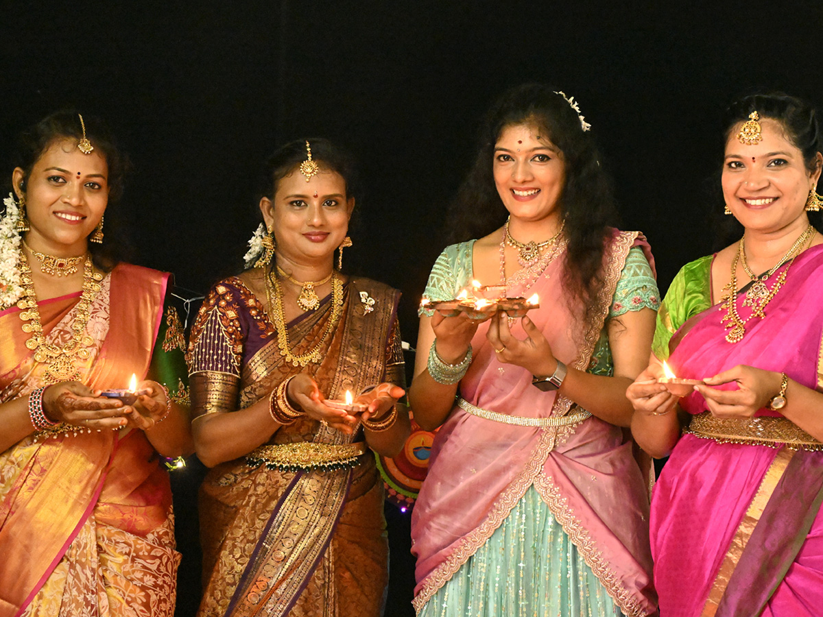 Diwali_202025_20Celebrations_20In_20Telugu_20States_20Photos__20_2811_29.jpg 11