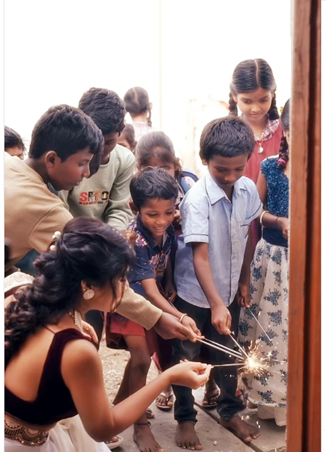 Diwali_20celebrations_20from_20tollywood11.jpg 12