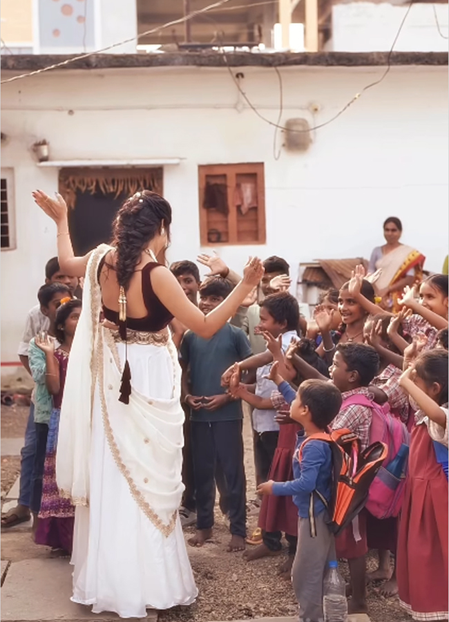 Diwali_20celebrations_20from_20tollywood12.jpg 13