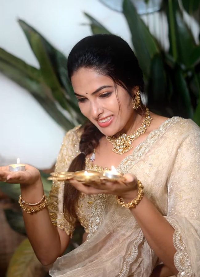 Diwali_20celebrations_20from_20tollywood13.jpg 14