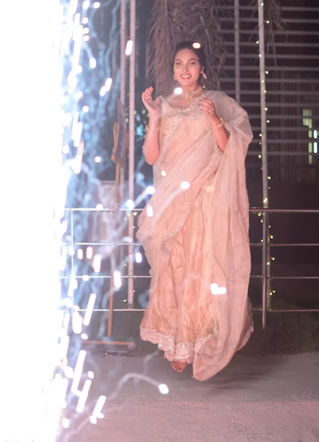 Diwali_20celebrations_20from_20tollywood14.jpg 15