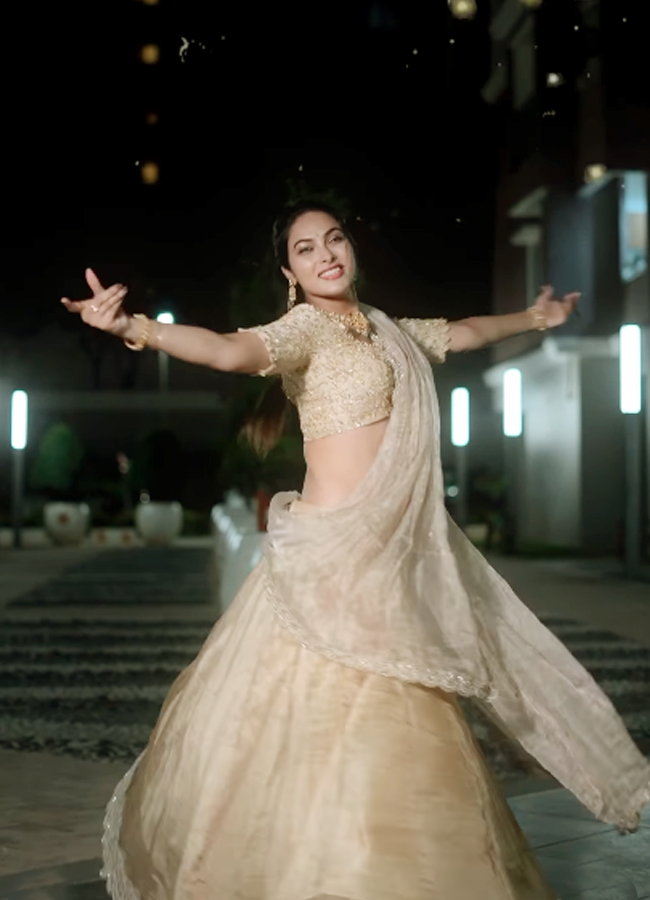 Diwali_20celebrations_20from_20tollywood15.jpg 16