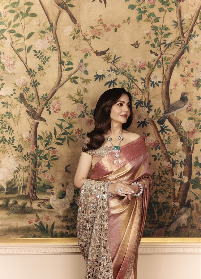 Nita_20Ambani_20and_20Isha_20Ambani_20slay_20at_20the_20Pink_20Ball_20in_20stunning__20_284_29.jpg 5