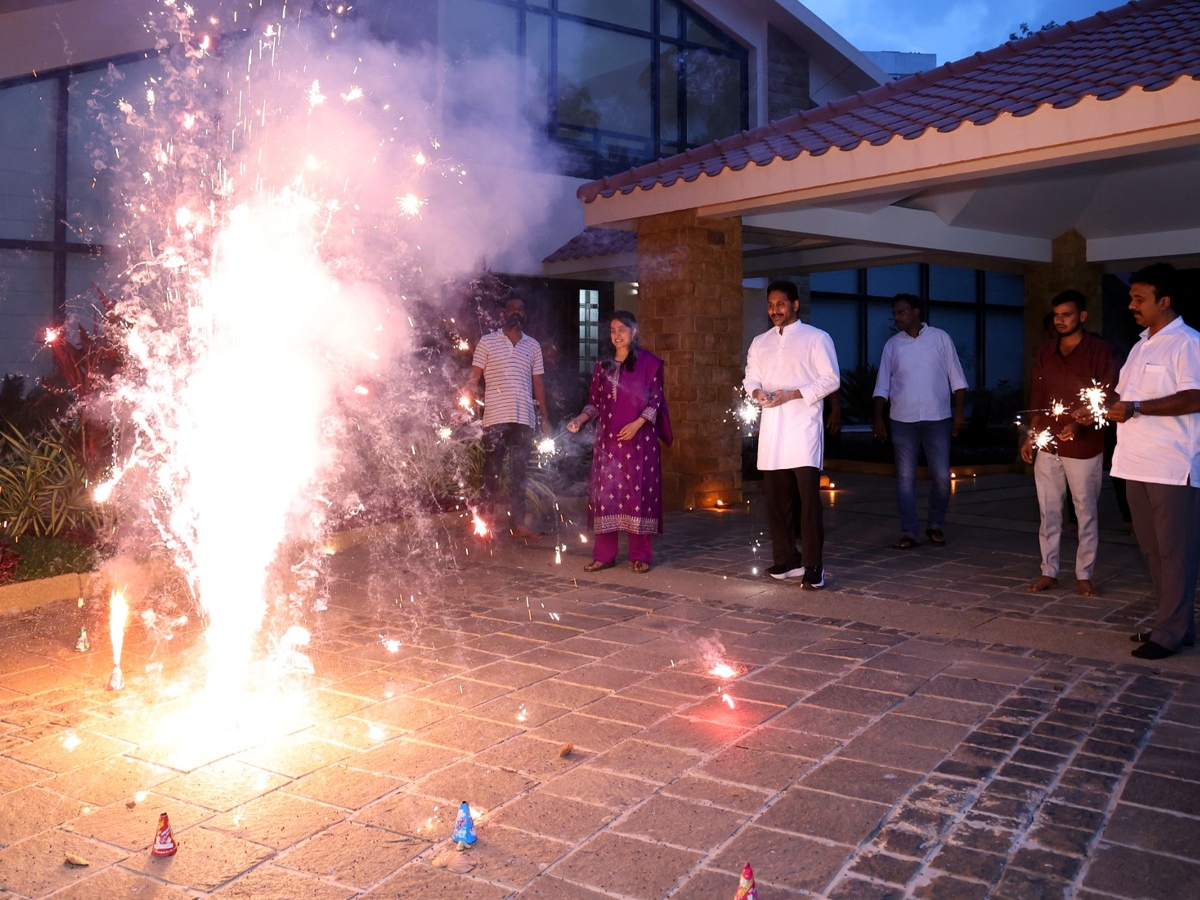 ys_20jagan_20sir_20diwali_20celebrations10.jpg 11