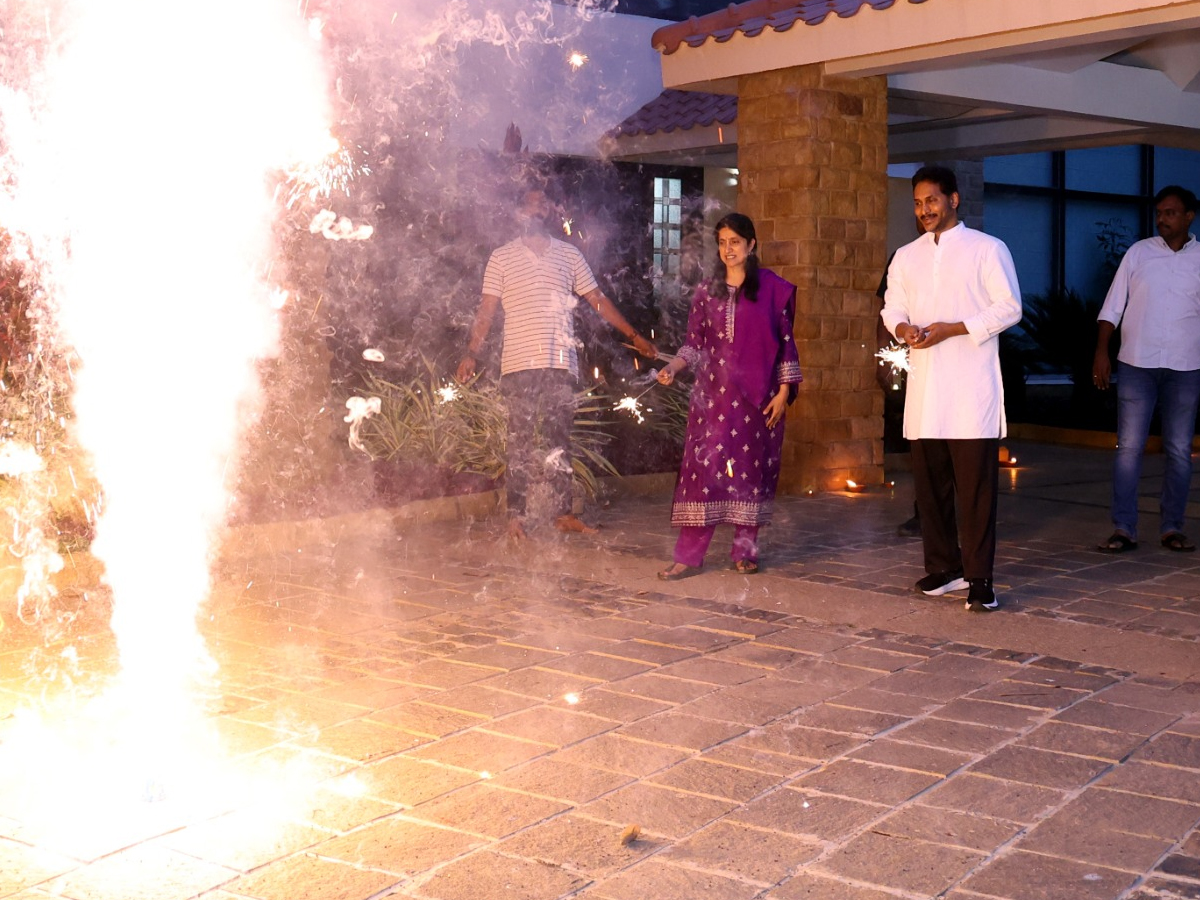 ys_20jagan_20sir_20diwali_20celebrations11.jpg 12