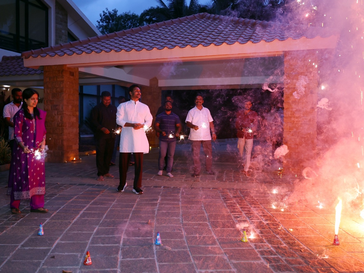 ys_20jagan_20sir_20diwali_20celebrations3.jpg 3