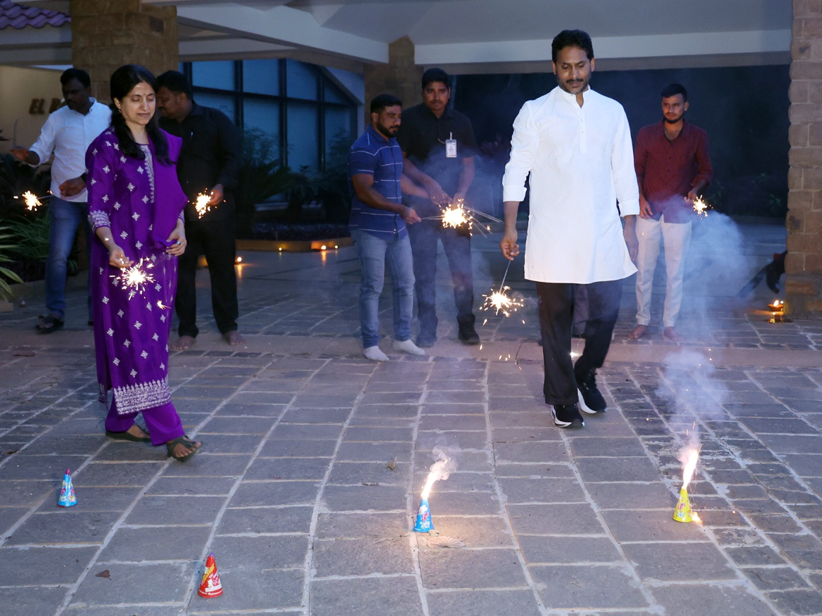 ys_20jagan_20sir_20diwali_20celebrations4.jpg 4