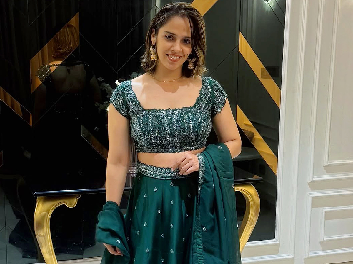 PV_20Sindhu_20And_20Saina_20Nehwal_20Celebrates_20Diwali_20Celebrations_20Photos_20_288_29.jpg 9