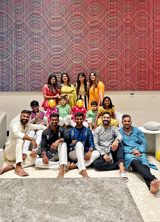 Team-india-cricketrs-diwali-2025-celebrations_-_2817_29.jpg 17