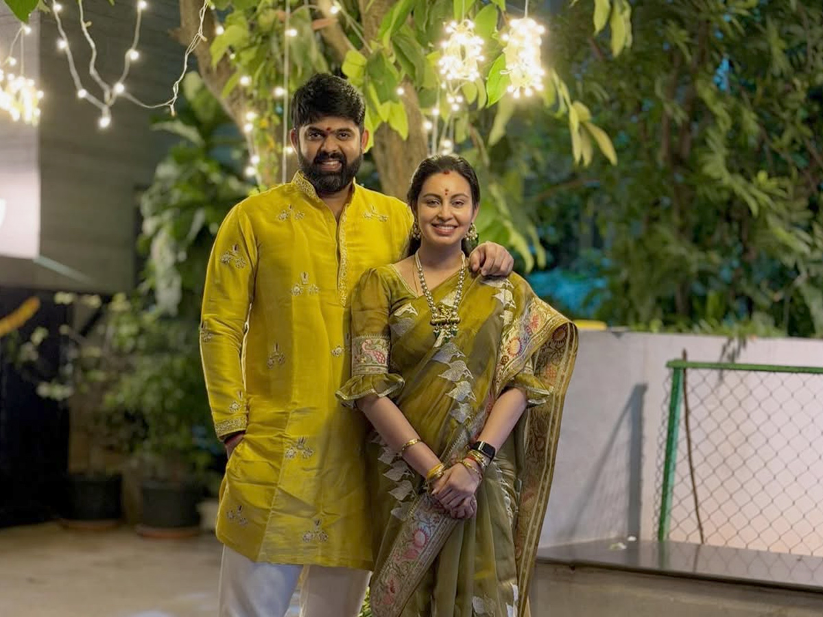 Actress_20Abhinaya_20Celebrates_20First_20Diwali_20with_20Family_20Photos_20_281_29.jpg 2