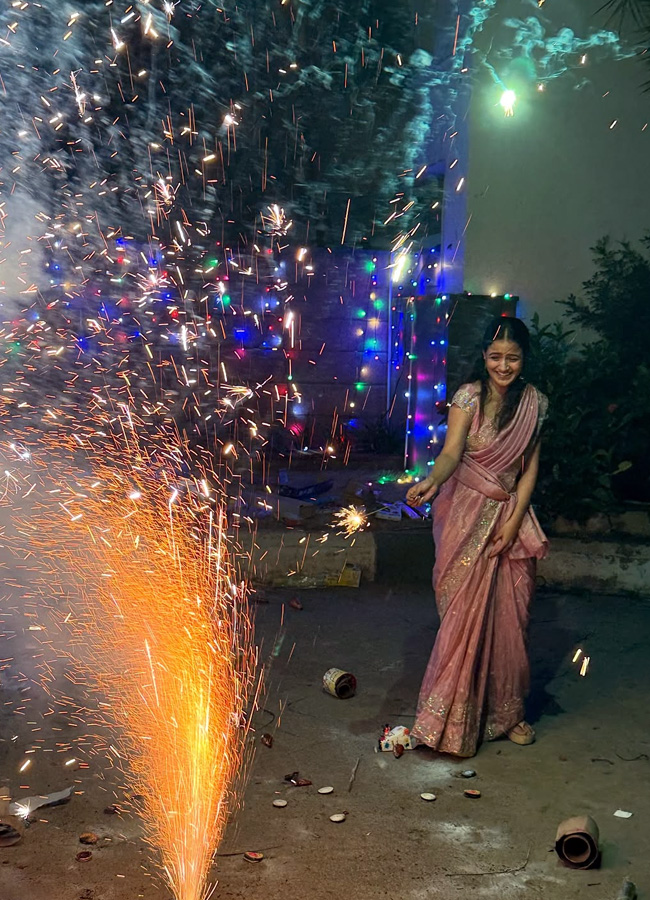 Baby_20Heroine_20diwali_20celebrations1.jpg 2