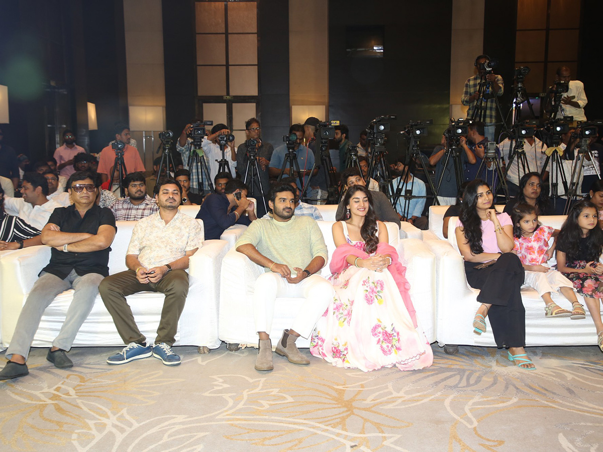K-RAMP_20Movie_20Blockbuster_20Meet_20Photos__20_2822_29.jpg 22
