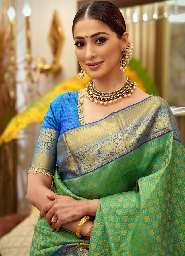 RaaiLaxmi_20diwali_20looks15.jpg 16