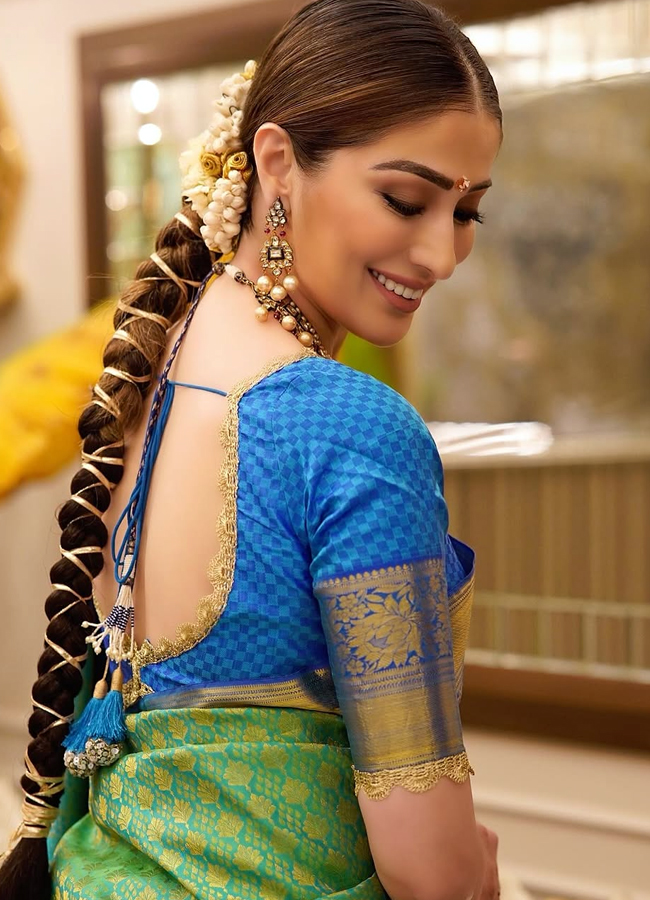 RaaiLaxmi_20diwali_20looks8.jpg 9