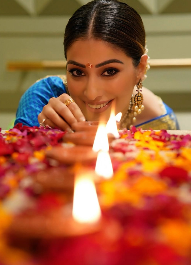 RaaiLaxmi_20diwali_20looks9.jpg 10