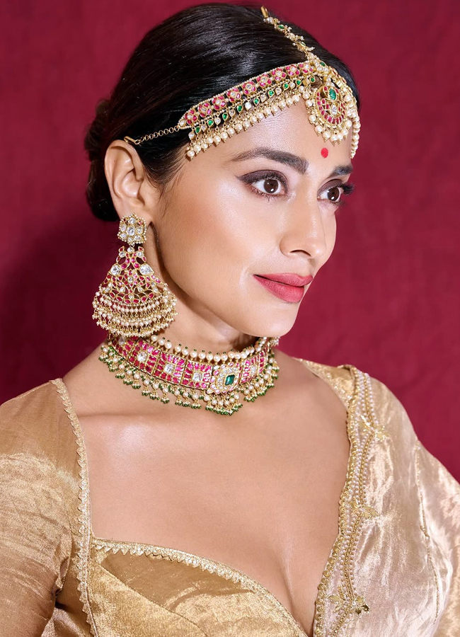 Shriya_20saran_20diwali_20looks1.jpg 2