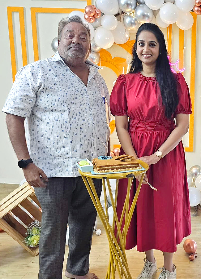 Tollywood_20Actress_20Laya_20Birthday_20Celebrations_20Pics_20Viral__20_2811_29.jpg 11
