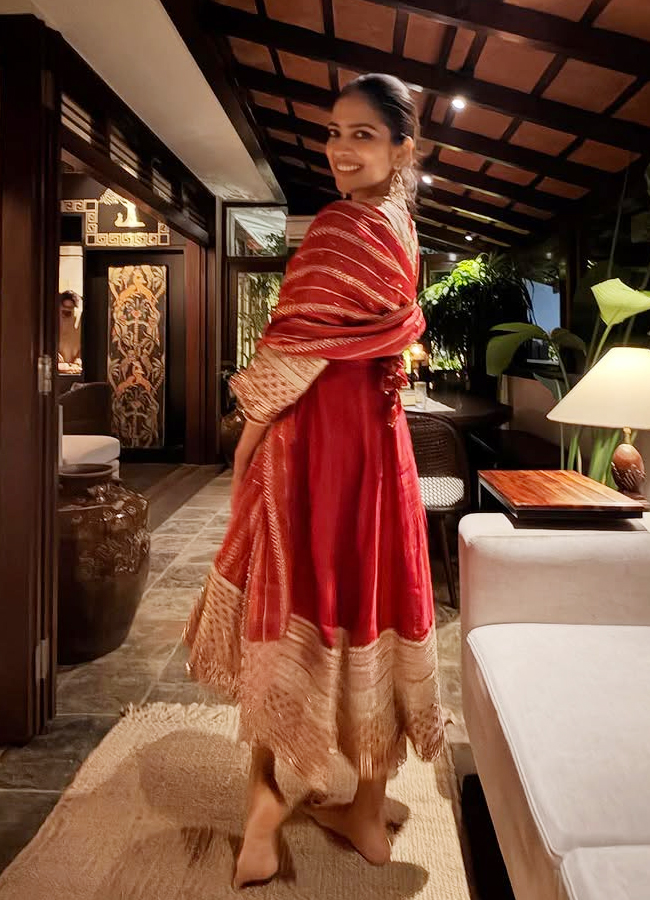 Malavika_20mohanan11.jpg 12