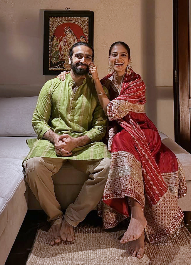 Malavika_20mohanan13.jpg 14