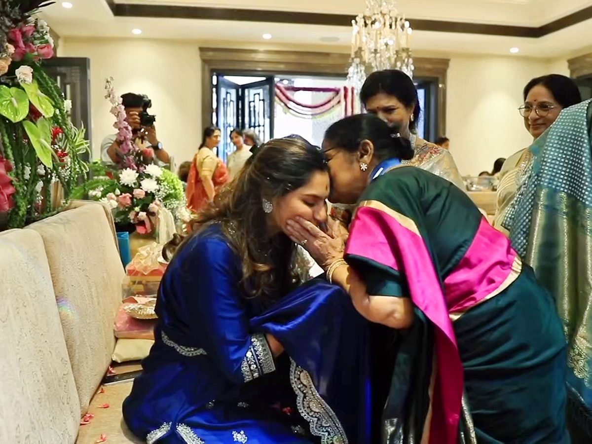 Mega_20Family_20Grandly_20Celebrated_20Upasana_20Baby_20Shower_20Photos_20Viral__20_2817_29.jpg 17