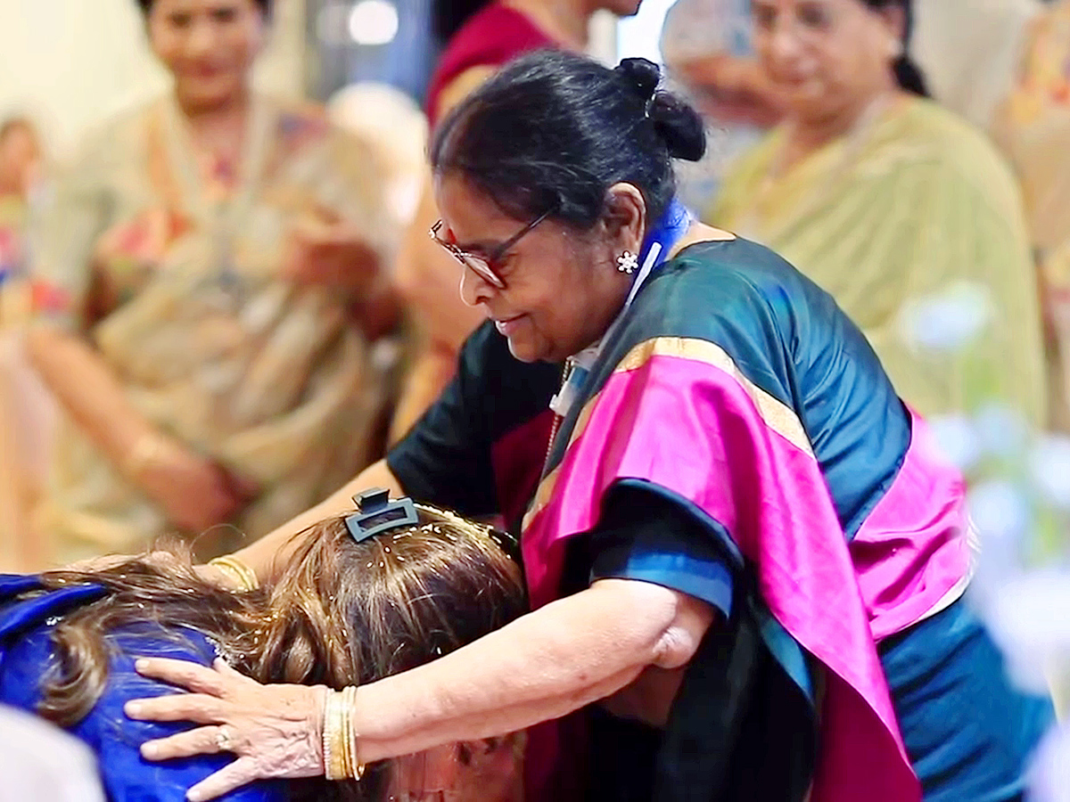 Mega_20Family_20Grandly_20Celebrated_20Upasana_20Baby_20Shower_20Photos_20Viral__20_2818_29.jpg 18