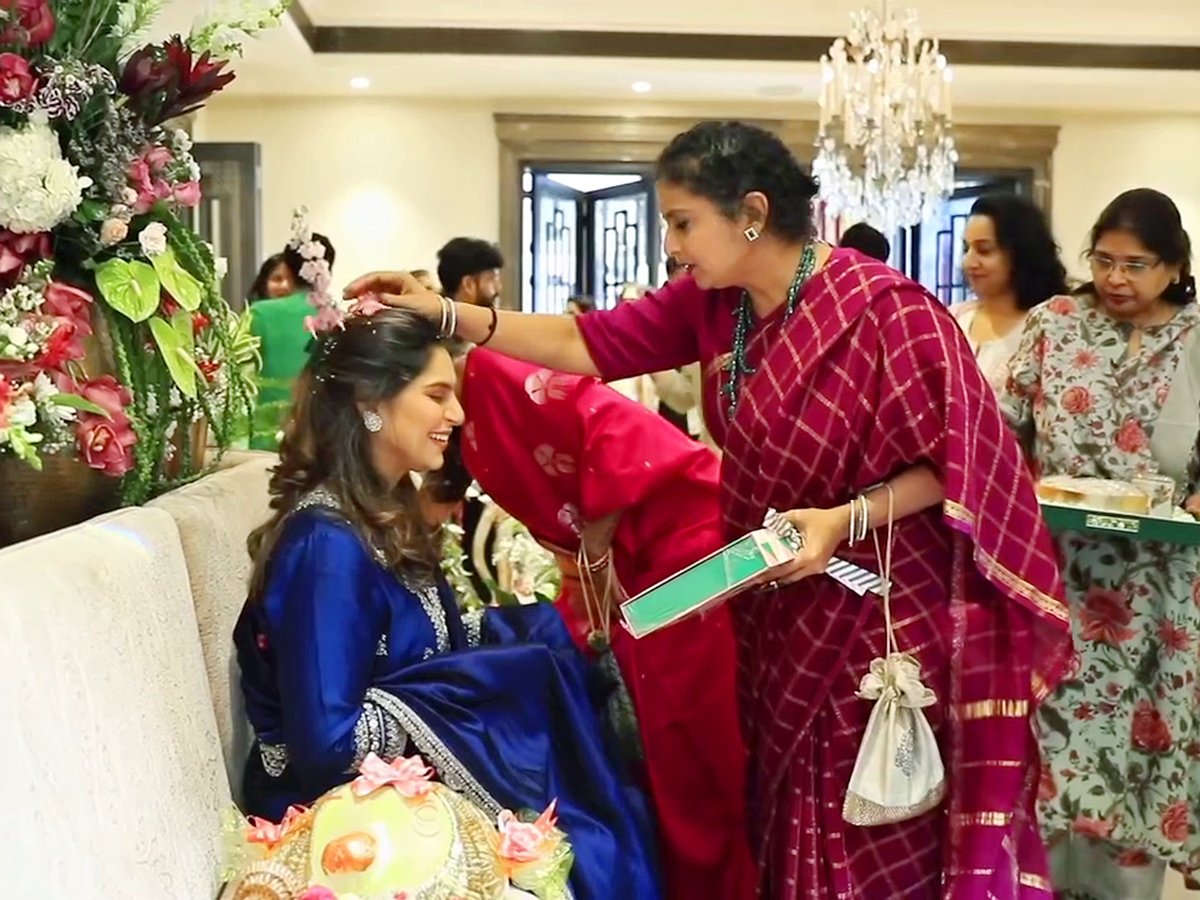 Mega_20Family_20Grandly_20Celebrated_20Upasana_20Baby_20Shower_20Photos_20Viral__20_2821_29.jpg 21