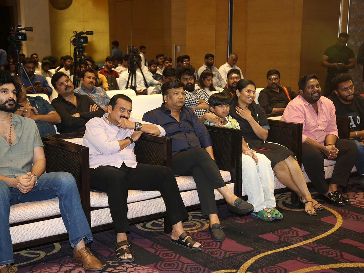Telusu_20Kada_20Movie_20Success_20Meet_20Photos__20_2814_29.jpg 14
