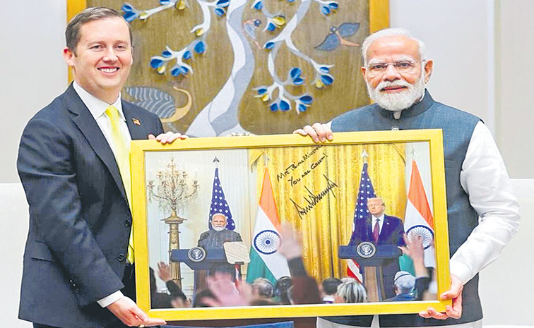 modi-with-gor.jpg