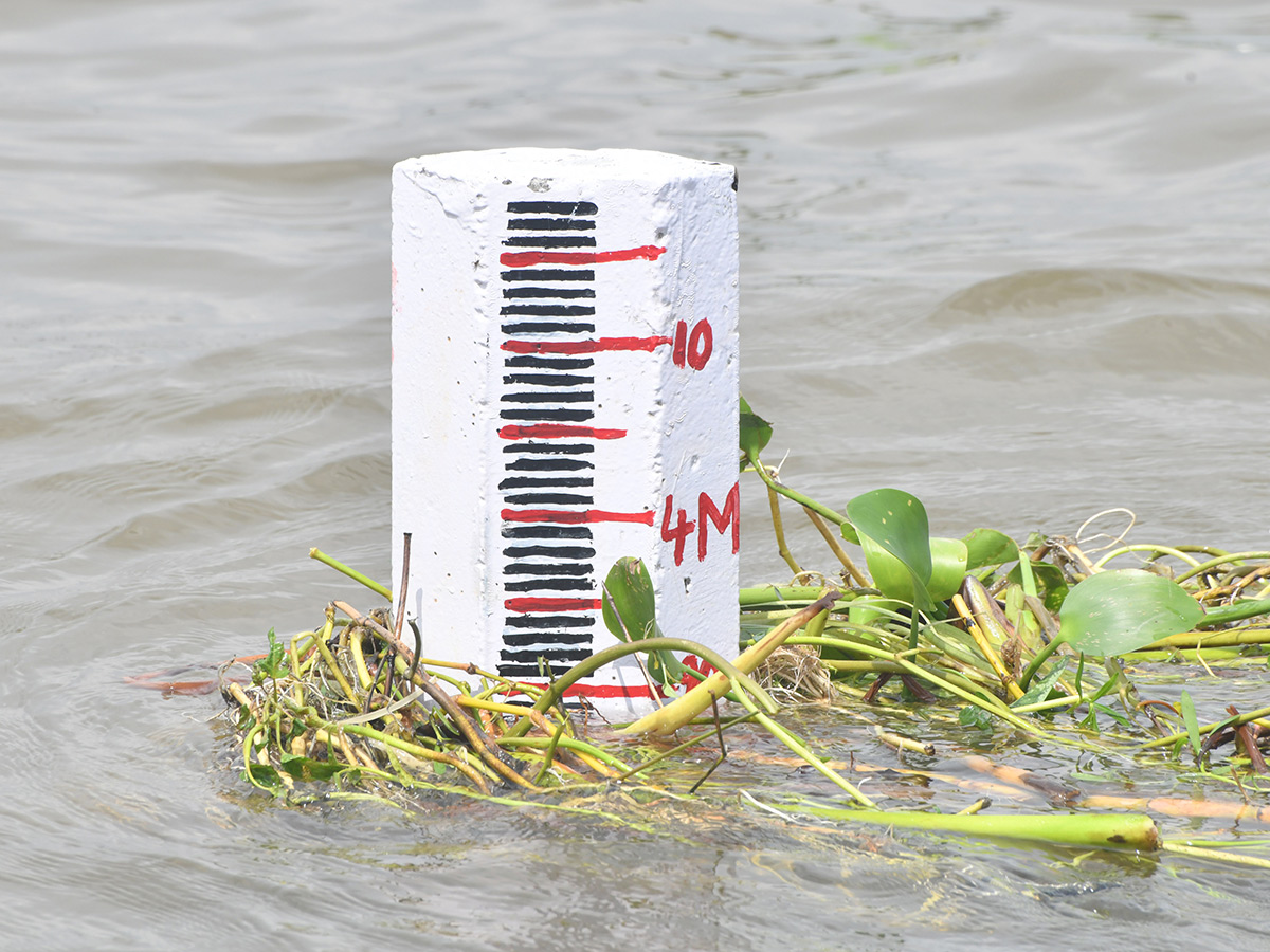 Huge_20Water_20Flow_20In_20Penna_20River_20Nellore_20barrage__20_2812_29.jpg 12