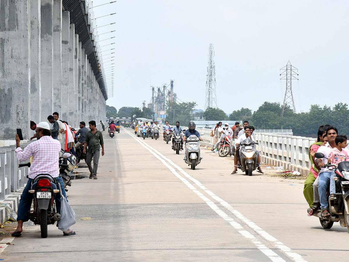 Huge_20Water_20Flow_20In_20Penna_20River_20Nellore_20barrage__20_2818_29.jpg 18