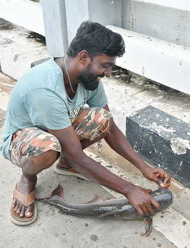 Huge_20Water_20Flow_20In_20Penna_20River_20Nellore_20barrage__20_2821_29.jpg 21