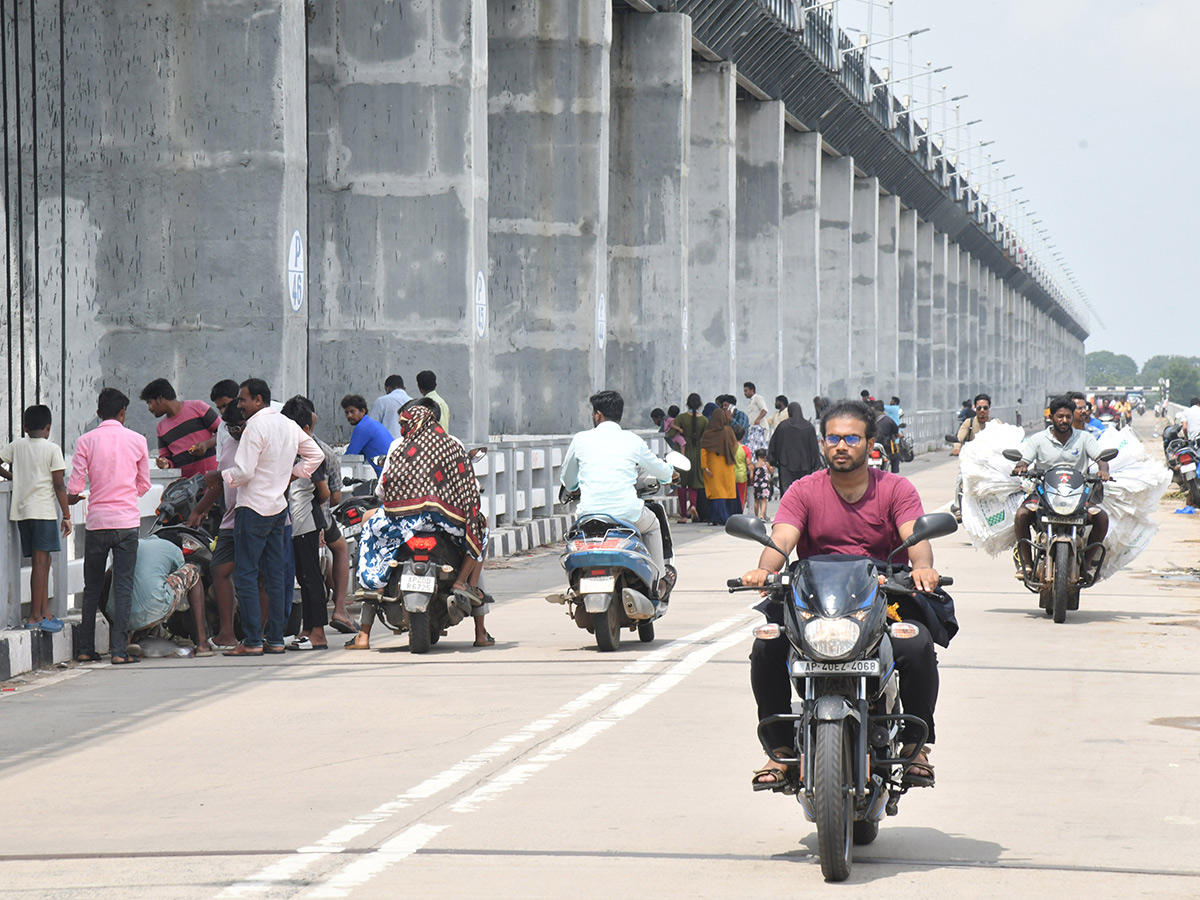Huge_20Water_20Flow_20In_20Penna_20River_20Nellore_20barrage__20_288_29.jpg 8
