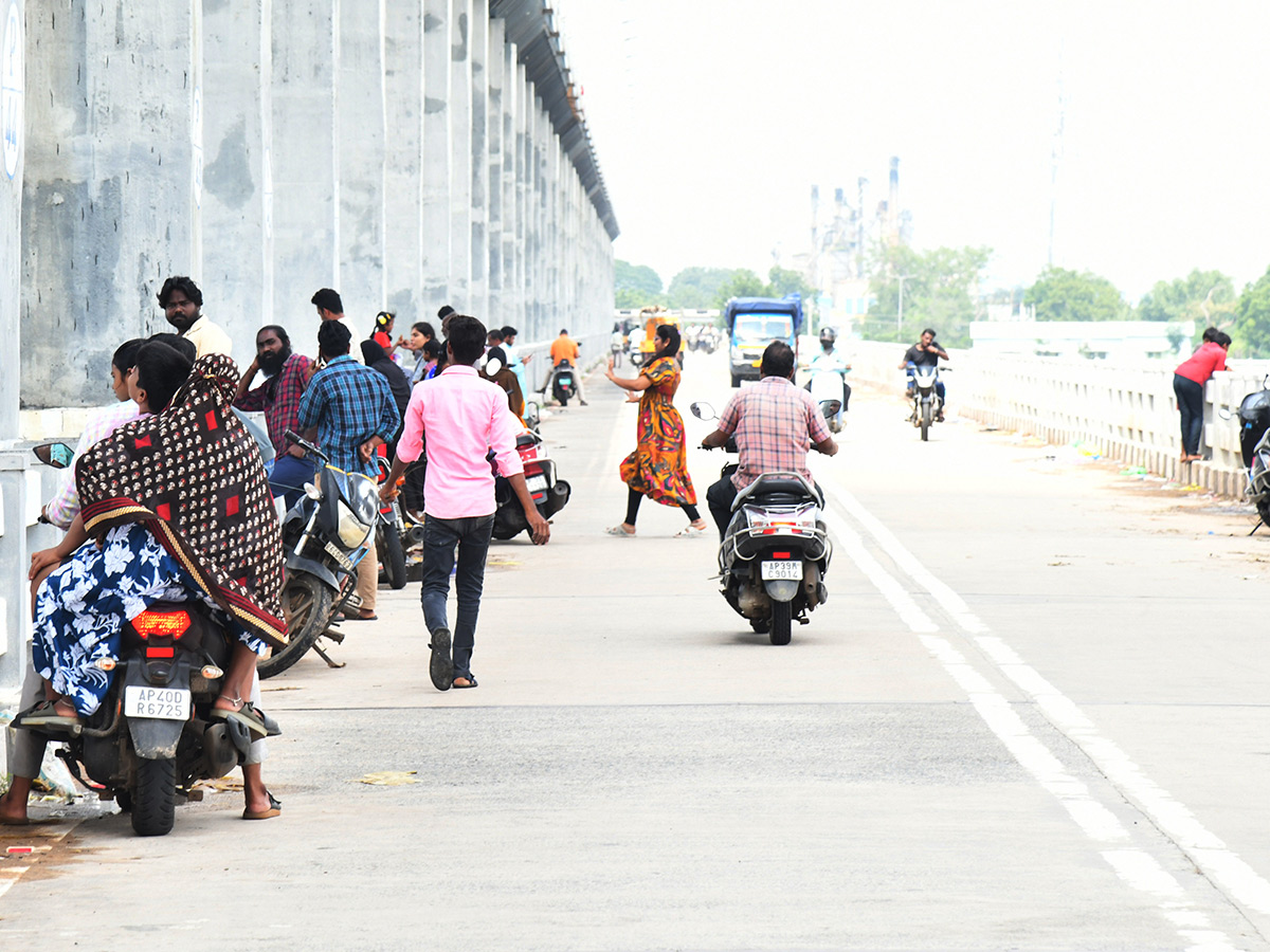 Huge_20Water_20Flow_20In_20Penna_20River_20Nellore_20barrage__20_289_29.jpg 9