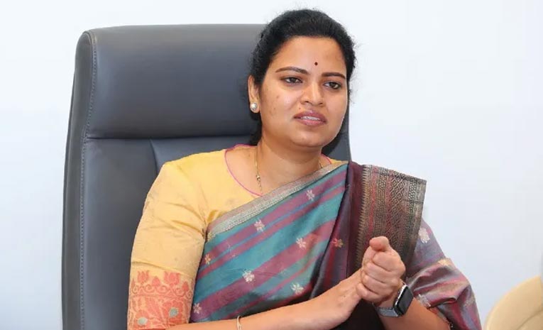 Ex-Minister-Vidadala-Rajini.jpg