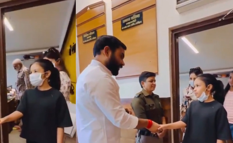 MSDhoni-daughter.jpg
