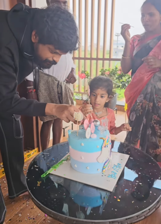 Adhi_20reddy_20daughter_20birthday13.jpg 14