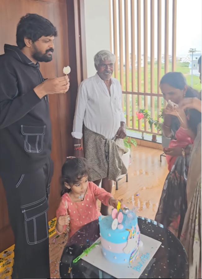 Adhi_20reddy_20daughter_20birthday14.jpg 15