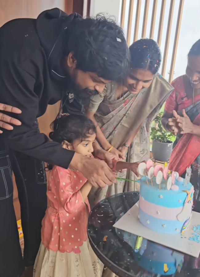 Adhi_20reddy_20daughter_20birthday6.jpg 7