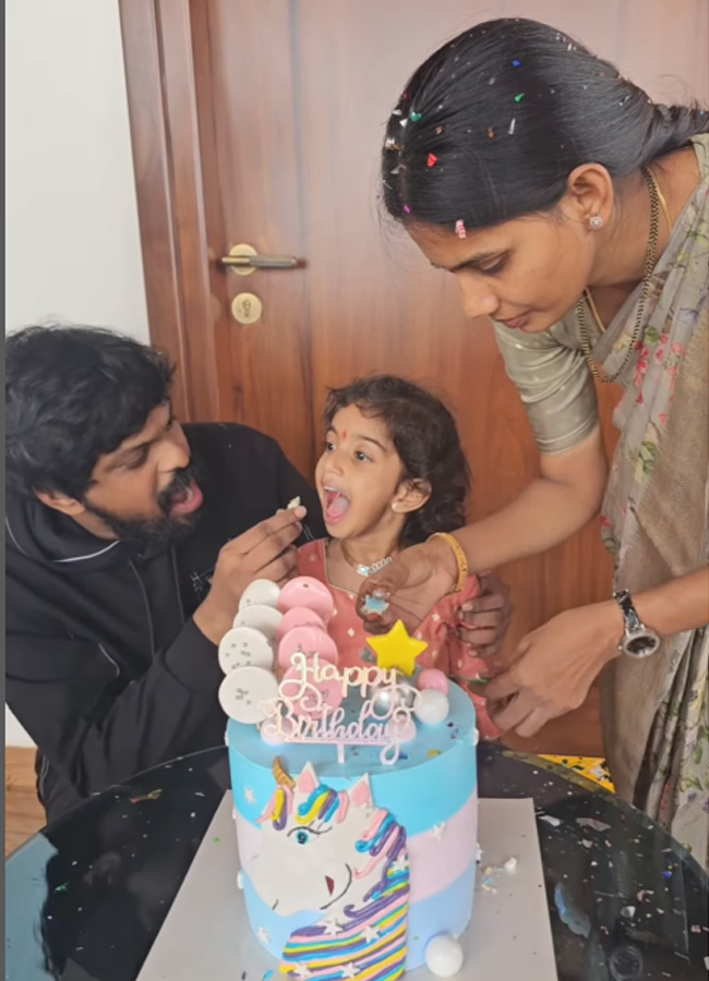 Adhi_20reddy_20daughter_20birthday7.jpg 8