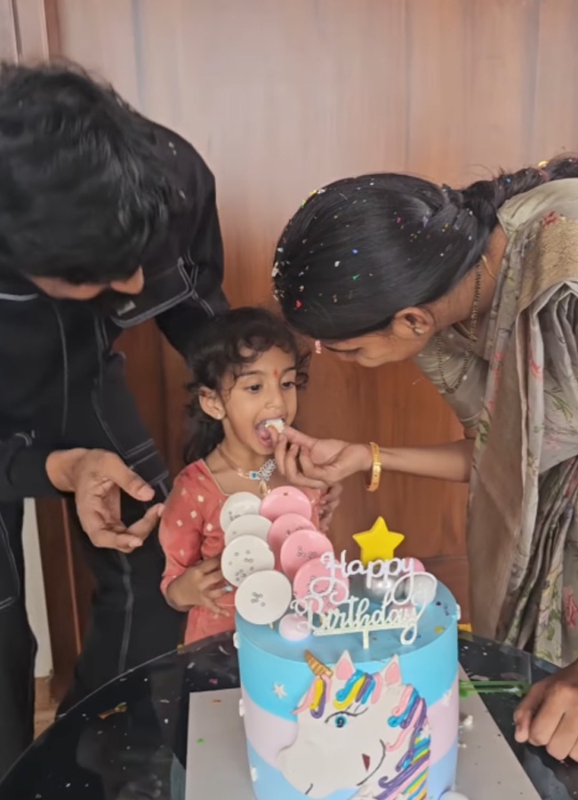 Adhi_20reddy_20daughter_20birthday9.jpg 10