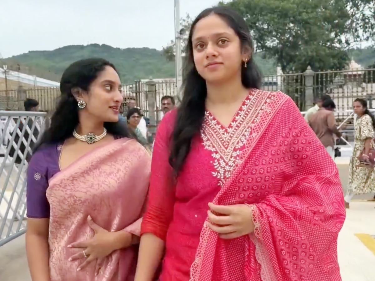 Prabhas_20sister_20in_20tirumala1_0.jpg 2