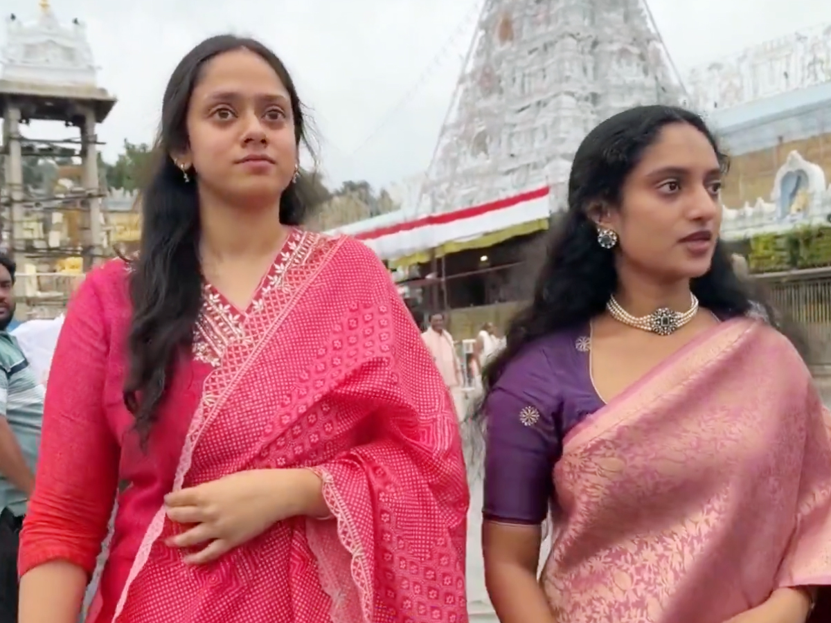 Prabhas_20sister_20in_20tirumala3_0.jpg 4