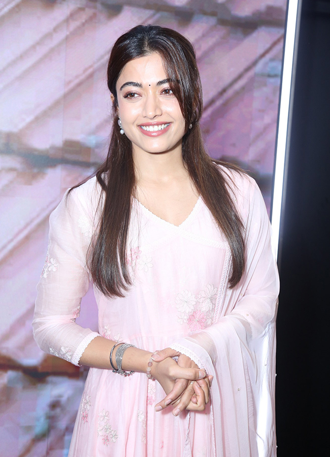 Rashmika_20Mandanna_20In_20The_20GirlFriend_20Movie_20Event__20_2815_29.jpg 15