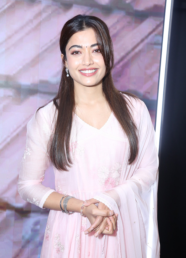Rashmika_20Mandanna_20In_20The_20GirlFriend_20Movie_20Event__20_2816_29_0.jpg 16