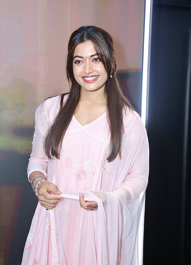 Rashmika_20Mandanna_20In_20The_20GirlFriend_20Movie_20Event__20_2820_29_0.jpg 20