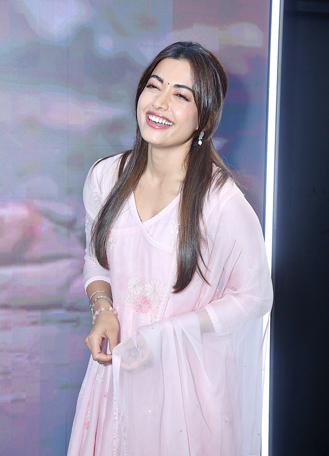 Rashmika_20Mandanna_20In_20The_20GirlFriend_20Movie_20Event__20_2821_29_0.jpg 21