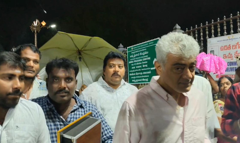 Actor_20Ajith_20Kumar_20Visited_20Tirumala_20Temple_20PHotos_20_285_29.jpg 5