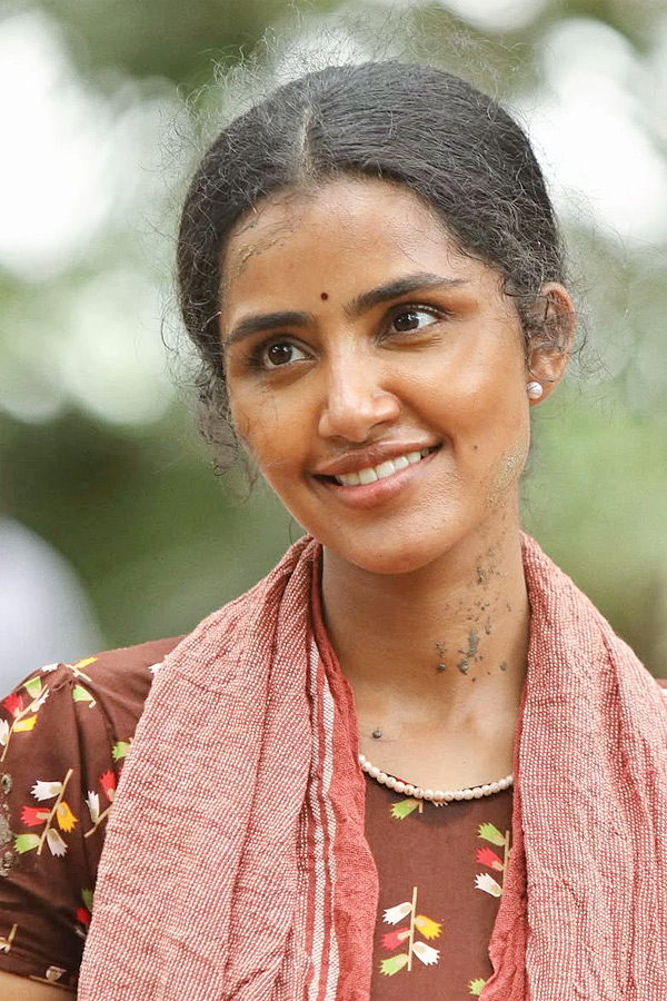 Actress_20Anupama_20Parameswaran_20Without_20Makeup_20In_20Bison_20Movie_20Photos_20_289_29.jpg 10